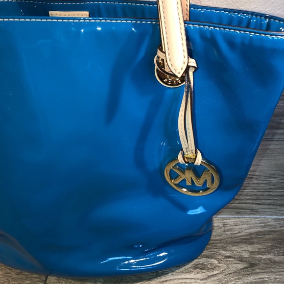 MICHAEL KORS PATENT TOTE - Picture 6 of 7